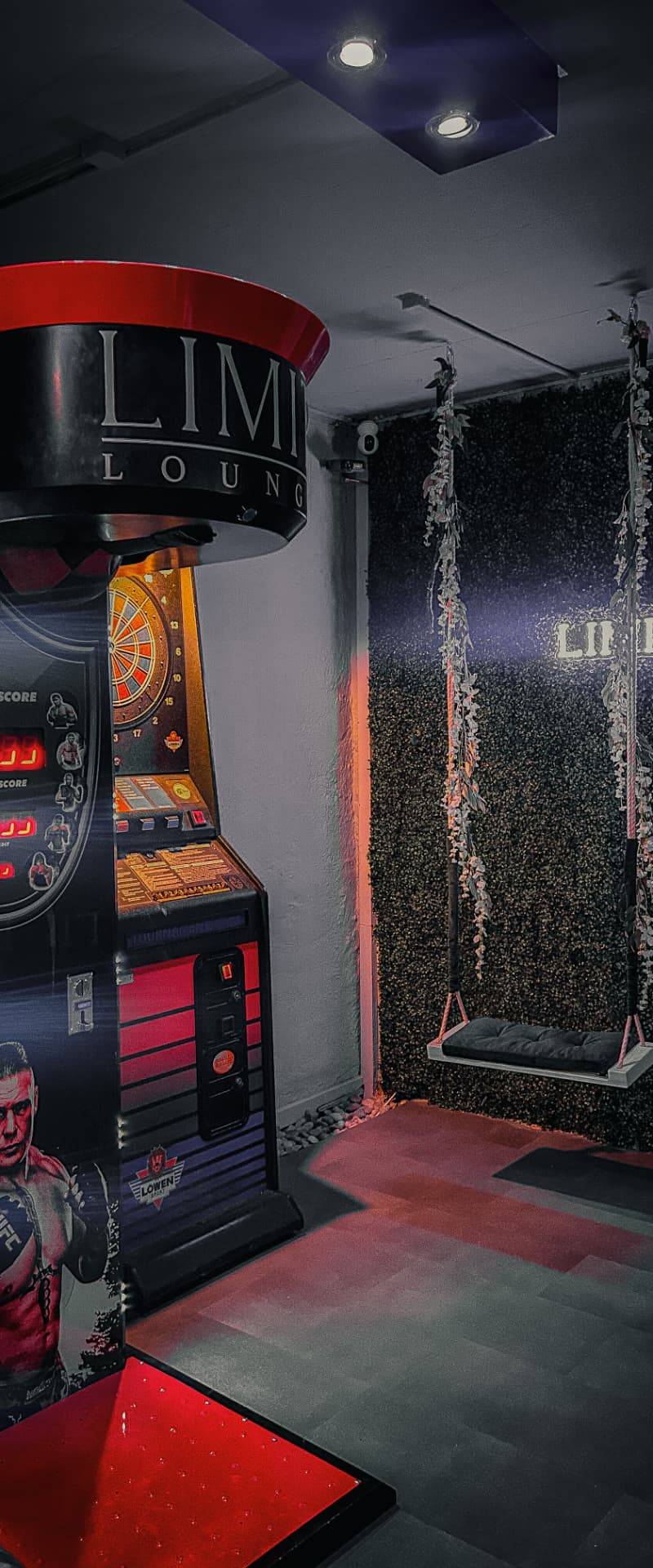 Box Machine, Dartscheibe und Schaukel - Limit Lounge Uster Shisha Bar Cocktails Atmosphäre