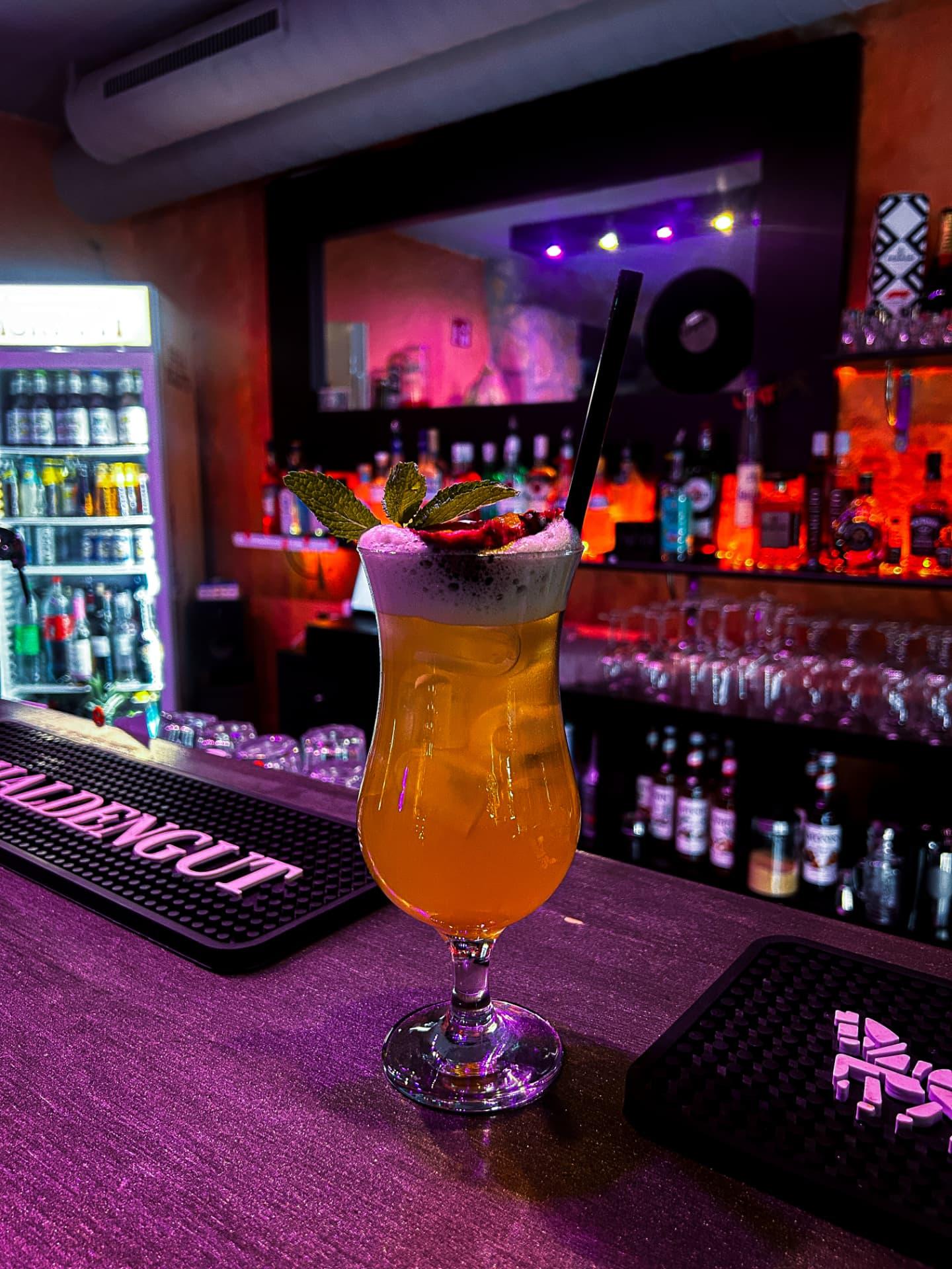 Cocktail an der Bar - Limit Lounge Uster